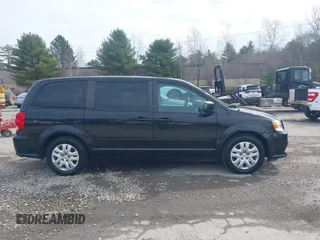 2017 Dodge Grand Caravan SE z VIN 2C4RDGBG3HR687183, wystawiony jako IAAI lot #41971615 z przebiegiem 158 201 mil mil oraz . Historia ofert i sprzedaży dostępna na DreamBid. Obrazek 13.