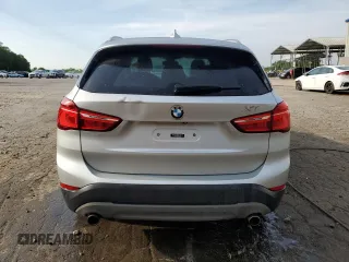 2017 BMW X1 xDrive28i z VIN WBXHT3Z34H4A53786, wystawiony jako Copart lot #54678575 z przebiegiem 86 312 mil mil oraz Szkoda całkowita • Salvage title. Historia ofert i sprzedaży dostępna na DreamBid. Obrazek 6.