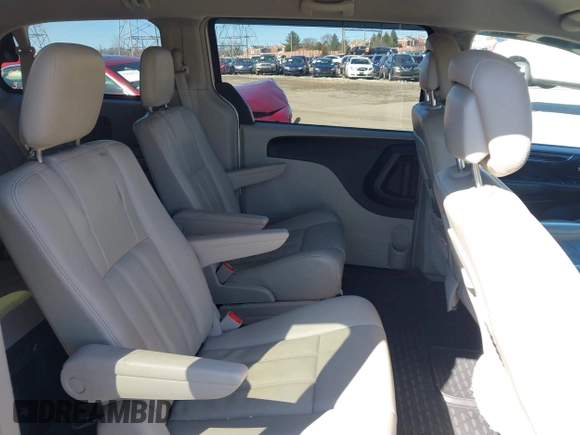 2013 Chrysler Town & Country Touring with VIN 2C4RC1BG8DR722584, listed as a IAAI auction lot 41854772 with 84,453 mi miles. Bid and sale history available at carsss.com. Image 8.
