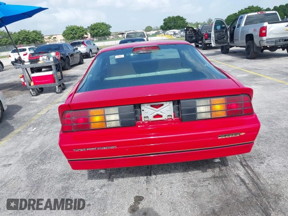 1986 Chevrolet Camaro Z28 Sport z VIN 1G1FP87F3GL117622, wystawiony jako IAAI lot #42837661 z przebiegiem 71 765 mil mil oraz . Historia ofert i sprzedaży dostępna na DreamBid. Obrazek 16.