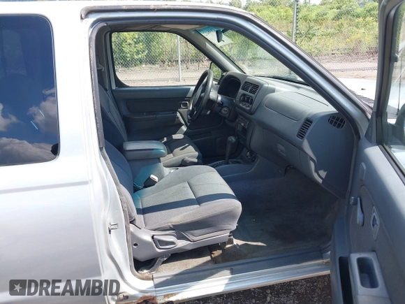 2001 Nissan Frontier SE Desert Runner z VIN 1N6ED26T61C303868, wystawiony jako IAAI lot #42698412 z przebiegiem 223 551 mil mil oraz . Historia ofert i sprzedaży dostępna na DreamBid. Obrazek 5.