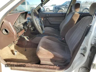 1987 Honda Accord z VIN JHMCA5633HC044303, wystawiony jako Copart lot #85697384 z przebiegiem 19 871 mil mil oraz Nie do naprawy • Non repairable. Historia ofert i sprzedaży dostępna na DreamBid. Obrazek 7.