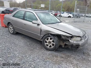 1998 Toyota Camry LE with VIN 4T1BF28K0WU066098, listed as a IAAI auction lot 41971003 with 324,180 mi miles. Bid and sale history available at carsss.com. Image 1.