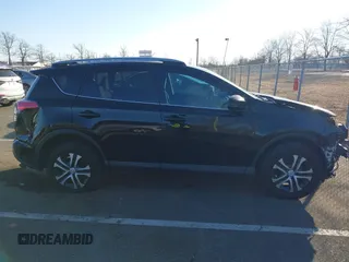 2017 Toyota RAV4 LE z VIN 2T3BFREV6HW543909, wystawiony jako IAAI lot #41668964 z przebiegiem 102 452 mil mil oraz . Historia ofert i sprzedaży dostępna na DreamBid. Obrazek 13.