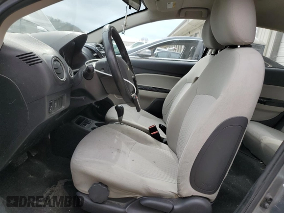 2019 Mitsubishi Mirage SE z VIN ML32F4FJ0KHF01110, wystawiony jako Copart lot #46901865 z przebiegiem 98 543 mil mil oraz Szkoda całkowita • Salvage title. Historia ofert i sprzedaży dostępna na DreamBid. Obrazek 7.