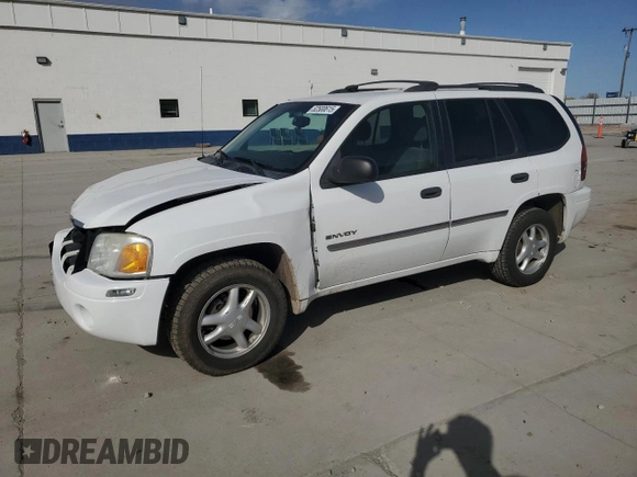 2006 GMC Envoy SLE z VIN 1GKDT13S462156541, wystawiony jako Copart lot #52500615 z przebiegiem 140 558 mil mil oraz Szkody całkowita. Historia ofert i sprzedaży dostępna na DreamBid. Obrazek 1.