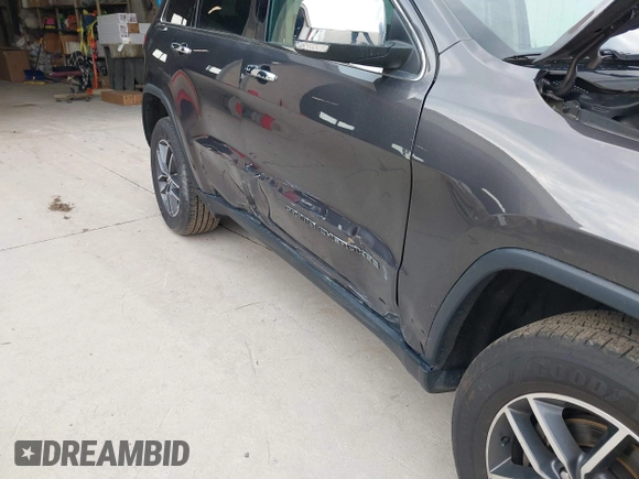 2017 Jeep Grand Cherokee Limited with VIN 1C4RJFBG5HC836740, listed as a IAAI auction lot 42370107 with 107,609 mi miles and . Bid and sale history available at DreamBid. Image 6.
