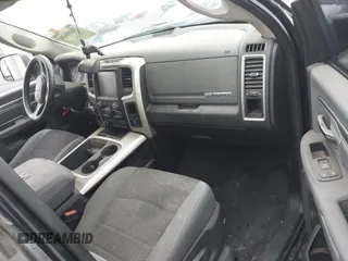 2017 Ram 1500 Big Horn z VIN 3C6RR6LT1HG789439, wystawiony jako IAAI lot #39430528 z przebiegiem 103 028 mil mil oraz . Historia ofert i sprzedaży dostępna na DreamBid. Obrazek 5.