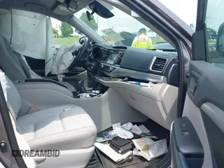 2019 Toyota Highlander LE with VIN 5TDBZRFH6KS718068, listed as a IAAI auction lot 42296326 with Not provided miles and . Bid and sale history available at DreamBid. Image 5.