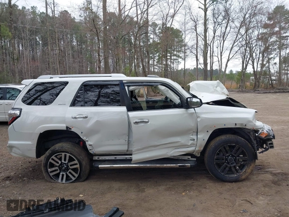 2018 Toyota 4Runner SR5 z VIN JTEBU5JR2J5563719, wystawiony jako IAAI lot #41795840 z przebiegiem Nie podano mil oraz . Historia ofert i sprzedaży dostępna na DreamBid. Obrazek 14.