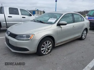 2011 Volkswagen Jetta SE z VIN 3VWDZ7AJ6BM368140, wystawiony jako IAAI lot #40918924 z przebiegiem 198 076 mil mil oraz . Historia ofert i sprzedaży dostępna na DreamBid. Obrazek 2.