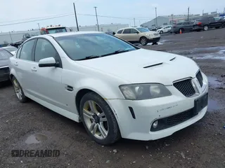2008 Pontiac G8 z VIN 6G2ER57738L122199, wystawiony jako IAAI lot #42176140 z przebiegiem 183 558 mil mil oraz . Historia ofert i sprzedaży dostępna na DreamBid. Obrazek 1.