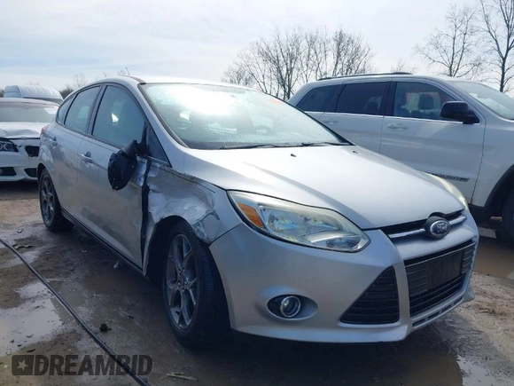 2013 Ford Focus SE with VIN 1FADP3K27DL203880, listed as a IAAI auction lot 41951733 with 131,880 mi miles. Bid and sale history available at carsss.com. Image 1.