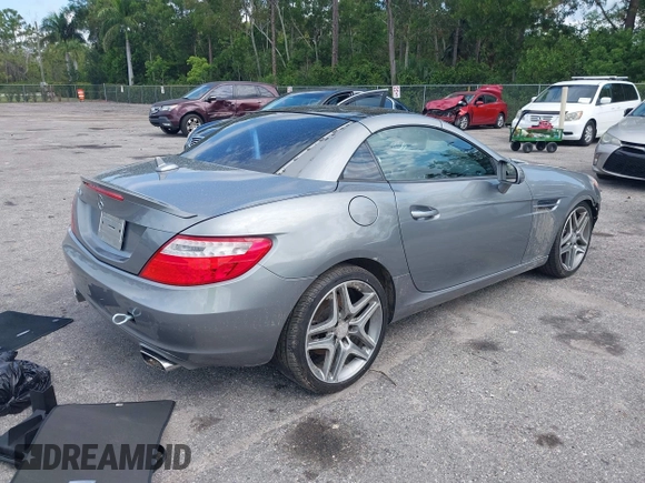 2015 Mercedes-Benz SLK 250 z VIN WDDPK4HA2FF099896, wystawiony jako IAAI lot #42333660 z przebiegiem 58 892 mil mil oraz . Historia ofert i sprzedaży dostępna na DreamBid. Obrazek 4.