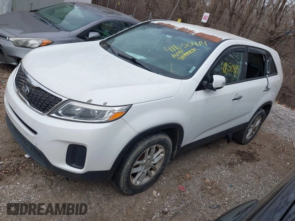 2015 Kia Sorento LX with VIN 5XYKT3A62FG651248, listed as a IAAI auction lot 42236436 with 186,601 mi miles and . Bid and sale history available at DreamBid. Image 2.