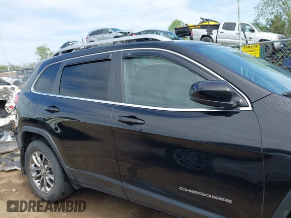 2019 Jeep Cherokee Latitude Plus with VIN 1C4PJMLB5KD489488, listed as a IAAI auction lot 42147598 with 33,002 mi miles and . Bid and sale history available at carsss.com. Image 14.