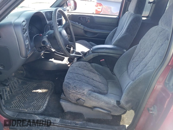 2001 GMC Sonoma SLS 1SG z VIN 1GTCS19W918225024, wystawiony jako Copart lot #49043895 z przebiegiem 140 616 mil mil oraz Szkody całkowita. Historia ofert i sprzedaży dostępna na DreamBid. Obrazek 7.