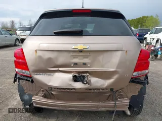 2018 Chevrolet Trax LT with VIN 3GNCJPSB5JL302011, listed as a IAAI auction lot 42177288 with 71,553 mi miles and . Bid and sale history available at carsss.com. Image 17.
