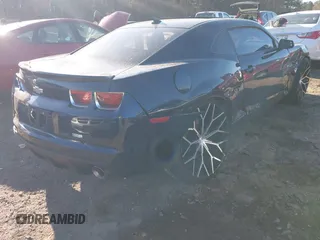 2010 Chevrolet Camaro 2SS z VIN 2G1FK1EJ9A9225884, wystawiony jako IAAI lot #41807248 z przebiegiem 197 908 mil mil oraz . Historia ofert i sprzedaży dostępna na DreamBid. Obrazek 4.