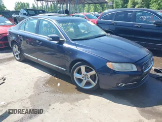 2010 Volvo S80 I6 Turbo with VIN YV1992AH9A1123363, listed as a IAAI auction lot 39319242 with 180,748 mi miles. Bid and sale history available at carsss.com. Image 1.