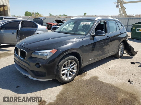 2015 BMW X1 xDrive28i z VIN WBAVL1C59FVY32553, wystawiony jako Copart lot #56513435 z przebiegiem 131 831 mil mil oraz Szkoda całkowita • Salvage title. Historia ofert i sprzedaży dostępna na DreamBid. Obrazek 1.