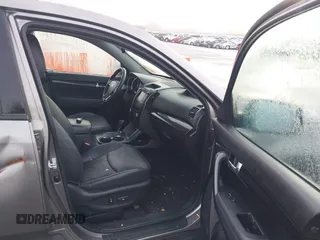 2013 Kia Sorento EX with VIN 5XYKUDA64DG320588, listed as a IAAI auction lot 41204828 with 164,146 mi miles. Bid and sale history available at carsss.com. Image 5.
