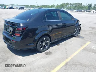 2019 Chevrolet Sonic LT z VIN 1G1JD5SBXK4148018, wystawiony jako IAAI lot #42258275 z przebiegiem 114 348 mil mil oraz . Historia ofert i sprzedaży dostępna na DreamBid. Obrazek 4.
