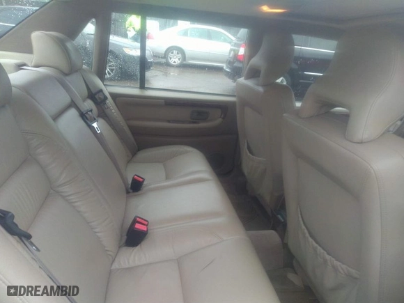 1997 Volvo 960 with VIN YV1KS9607V1104348, listed as a IAAI auction lot 32999531 with NaN miles. Bid and sale history available at carsss.com. Image 8.