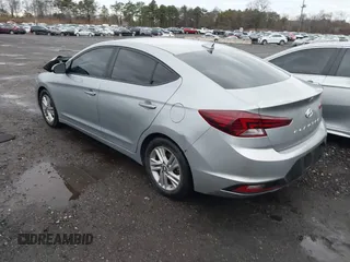 2020 Hyundai Elantra SEL z VIN 5NPD84LF2LH585950, wystawiony jako IAAI lot #41928442 z przebiegiem 48 947 mil mil oraz . Historia ofert i sprzedaży dostępna na DreamBid. Obrazek 3.
