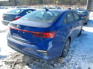 2020 Kia Forte LXS z VIN 3KPF24AD2LE163421, wystawiony jako IAAI lot #41480475 z przebiegiem 52 706 mil mil oraz . Historia ofert i sprzedaży dostępna na DreamBid. Obrazek 4.
