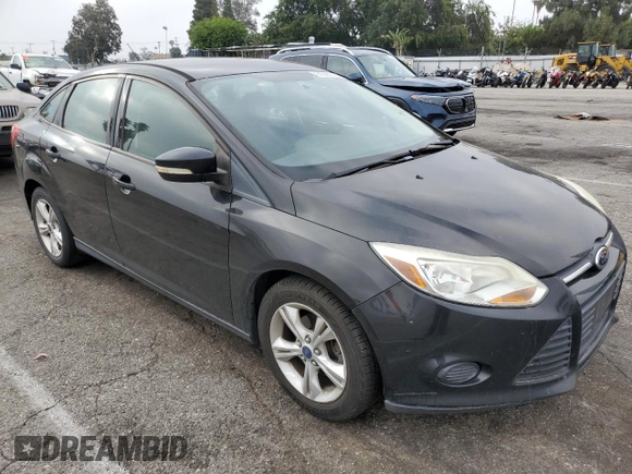 2013 Ford Focus SE z VIN 1FADP3F20DL335132, wystawiony jako Copart lot #61042315 z przebiegiem 149 443 mil mil oraz Czysty tytuł • Clean title. Historia ofert i sprzedaży dostępna na DreamBid. Obrazek 4.