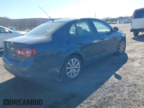 2010 Volkswagen Jetta SE with VIN 3VWRZ7AJ5AM142045, listed as a IAAI auction lot 41624932 with 139,331 mi miles and . Bid and sale history available at DreamBid. Image 4.
