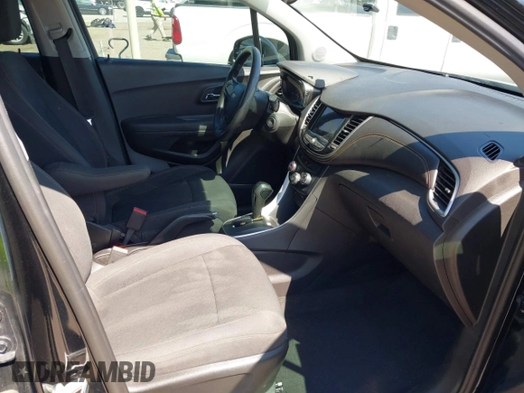 2019 Chevrolet Trax LS with VIN 3GNCJKSBXKL164776, listed as a IAAI auction lot 42064236 with 117,111 mi miles. Bid and sale history available at carsss.com. Image 5.