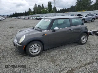 2006 MINI Hardtop z VIN WMWRC33526TK72917, wystawiony jako Copart lot #56357695 z przebiegiem 166 563 mil mil oraz Szkoda całkowita • Salvage title. Historia ofert i sprzedaży dostępna na DreamBid. Obrazek 1.
