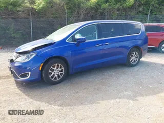 2020 Chrysler Pacifica Touring with VIN 2C4RC1FGXLR185354, listed as a IAAI auction lot 42093302 with 117,932 mi miles and . Bid and sale history available at DreamBid. Image 19.