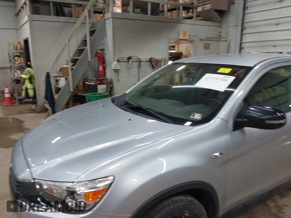 2017 Mitsubishi Outlander ES z VIN JA4AP3AU2HZ032372, wystawiony jako IAAI lot #41976700 z przebiegiem 87 827 mil mil oraz . Historia ofert i sprzedaży dostępna na DreamBid. Obrazek 6.