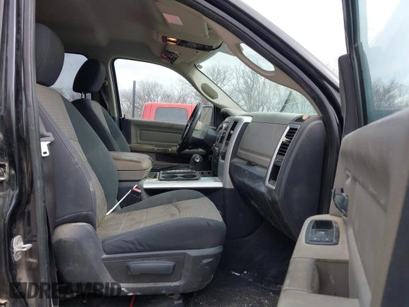 2010 Dodge 1500 SLT z VIN 1D7RV1CT9AS228384, wystawiony jako IAAI lot #41691318 z przebiegiem 214 265 mil mil oraz . Historia ofert i sprzedaży dostępna na DreamBid. Obrazek 5.