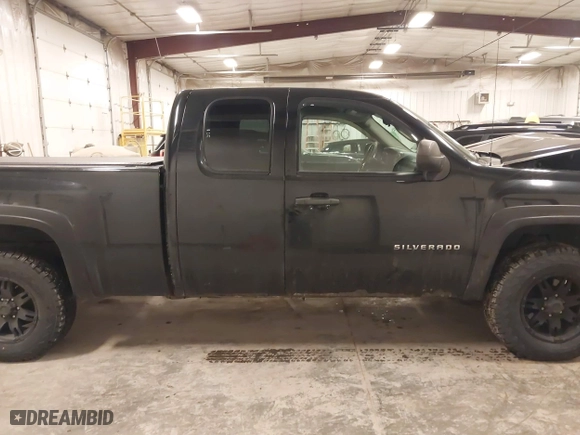 2010 Chevrolet Silverado 1500 LT with VIN 1GCSKSE30AZ132965, listed as a IAAI auction lot 41532816 with 224,632 mi miles. Bid and sale history available at carsss.com. Image 13.