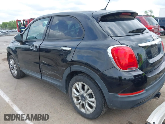 2016 FIAT 500X Easy z VIN ZFBCFXBT1GP441877, wystawiony jako IAAI lot #42128524 z przebiegiem 228 077 mil mil oraz . Historia ofert i sprzedaży dostępna na DreamBid. Obrazek 3.