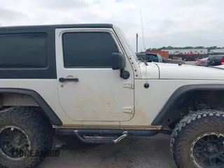 2008 Jeep Wrangler X z VIN 1J4FZ24108L653849, wystawiony jako IAAI lot #42305913 z przebiegiem 220 937 mil mil oraz . Historia ofert i sprzedaży dostępna na DreamBid. Obrazek 12.