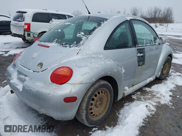 2004 Volkswagen New Beetle Coupe GL with VIN 3VWBK31C44M422057, listed as a IAAI auction lot 41978706 with 159,854 mi miles. Bid and sale history available at carsss.com. Image 4.