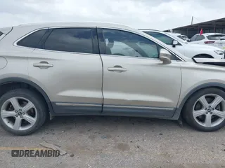 2015 Lincoln MKC z VIN 5LMCJ1A92FUJ19837, wystawiony jako IAAI lot #41948224 z przebiegiem Nie podano mil oraz . Historia ofert i sprzedaży dostępna na DreamBid. Obrazek 13.