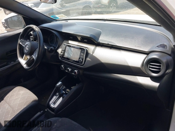2019 Nissan Kicks SR with VIN 3N1CP5CU3KL500277, listed as a IAAI auction lot 42087570 with 159,195 mi miles. Bid and sale history available at carsss.com. Image 5.