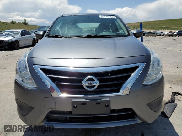 2016 Nissan Versa SV z VIN 3N1CN7AP6GL843199, wystawiony jako Copart lot #58585285 z przebiegiem 51 845 mil mil oraz Czysty tytuł • Clean title. Historia ofert i sprzedaży dostępna na DreamBid. Obrazek 5.