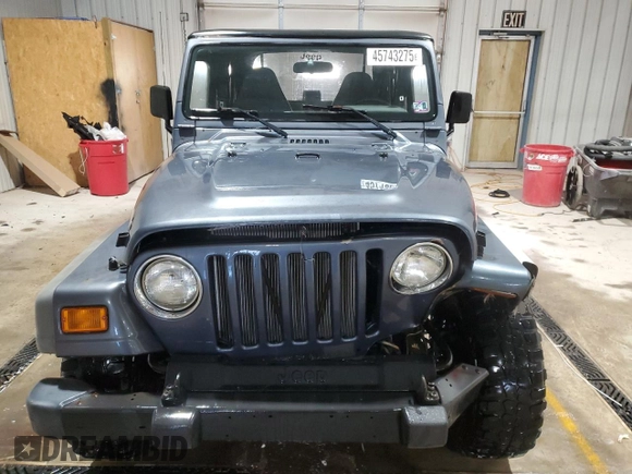 2001 Jeep Wrangler SE with VIN 1J4FA29P31P357744, listed as a Copart auction lot 45743275 with 188,045 mi miles and Salvage Title. Bid and sale history available at carsss.com. Image 5.