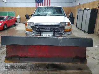 1999 Ford F-350 XL z VIN 1FTSW31S9XEE99015, wystawiony jako Copart lot #49417645 z przebiegiem 128 553 mil mil oraz Czysty tytuł • Clean title. Historia ofert i sprzedaży dostępna na DreamBid. Obrazek 5.
