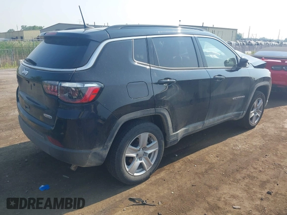 2022 Jeep Compass Latitude z VIN 3C4NJDBB0NT216921, wystawiony jako IAAI lot #42473934 z przebiegiem 41 169 mil mil oraz . Historia ofert i sprzedaży dostępna na DreamBid. Obrazek 4.