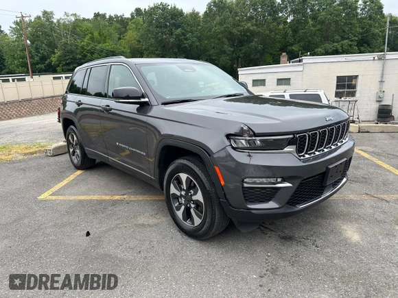 2024 Jeep Grand Cherokee with VIN 1C4RJYB63RC182339, listed as a Copart auction lot 62897325 with 36,710 mi miles and Clean title. Bid and sale history available at DreamBid. Image 4.
