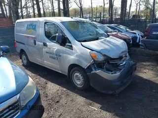 2016 Nissan NV200 S z VIN 3N6CM0KN3GK691809, wystawiony jako IAAI lot #41916059 z przebiegiem 39 559 mil mil oraz . Historia ofert i sprzedaży dostępna na DreamBid. Obrazek 1.