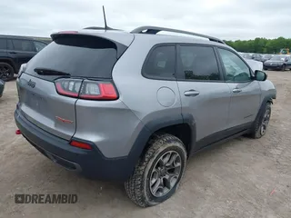 2020 Jeep Cherokee Trailhawk z VIN 1C4PJMBX0LD588251, wystawiony jako IAAI lot #42310054 z przebiegiem 47 780 mil mil oraz . Historia ofert i sprzedaży dostępna na DreamBid. Obrazek 4.